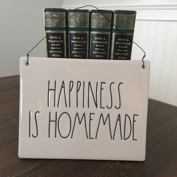 Rae Dunn „Happiness homemade“ sign